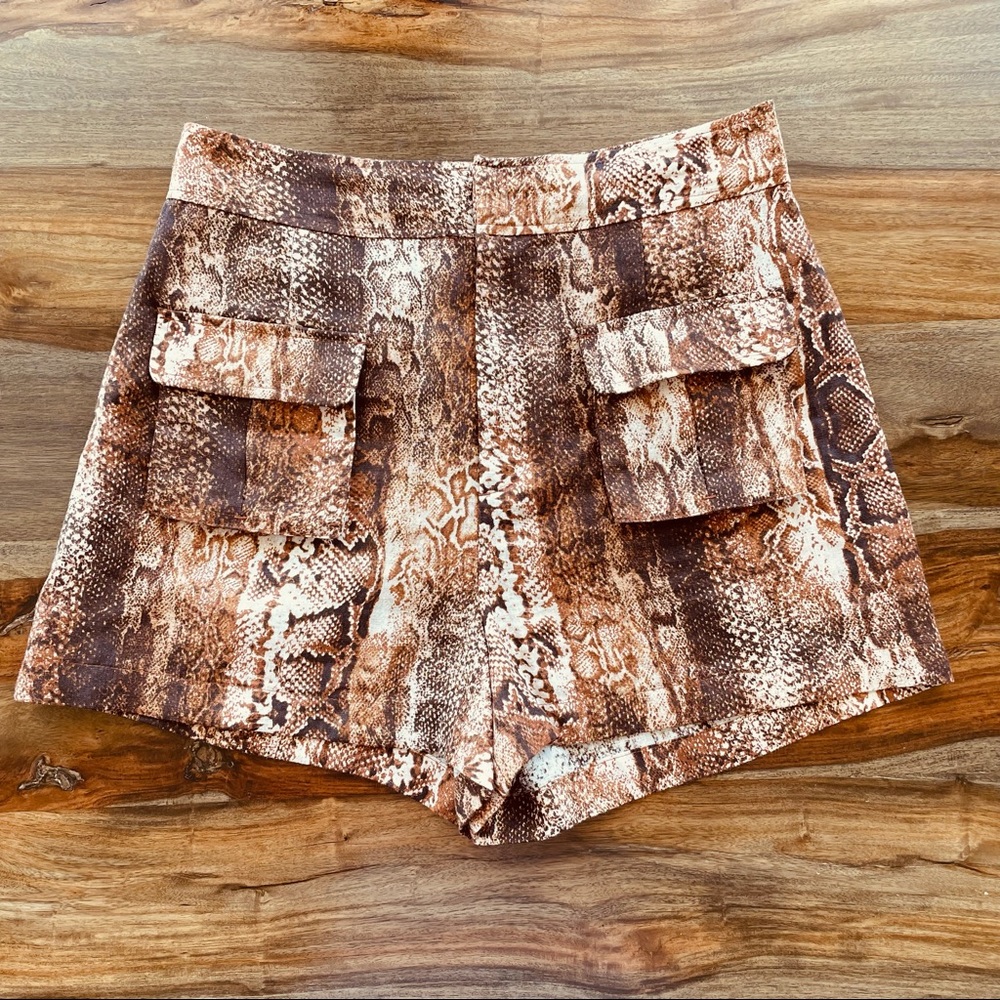 2/$30 Guess x JLO High Waisted Wide Leg Linen Shorts